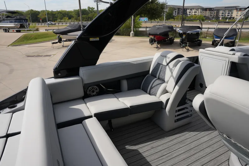 Slide: The Image of Harris Grand Mariner 230 2026 - 17