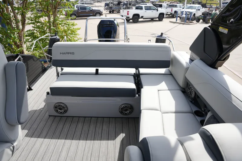 Slide: The Image of Harris Grand Mariner 230 2026 - 18