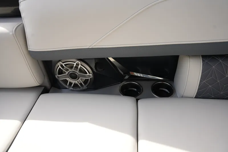 Slide: The Image of Harris Grand Mariner 230 2026 - 21