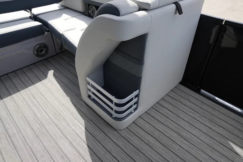 Slide: The Image of Harris Grand Mariner 230 2026 - 22