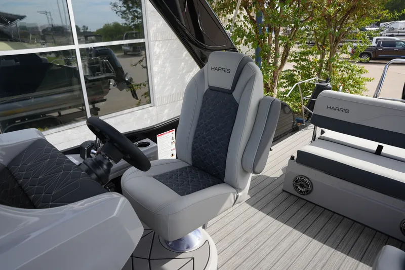 Slide: The Image of Harris Grand Mariner 230 2026 - 24