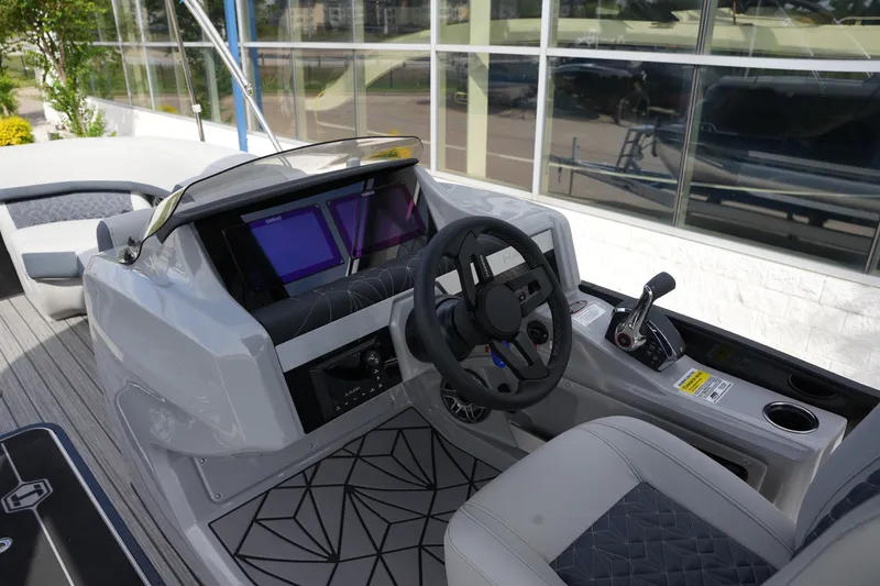 Slide: The Image of Harris Grand Mariner 230 2026 - 25