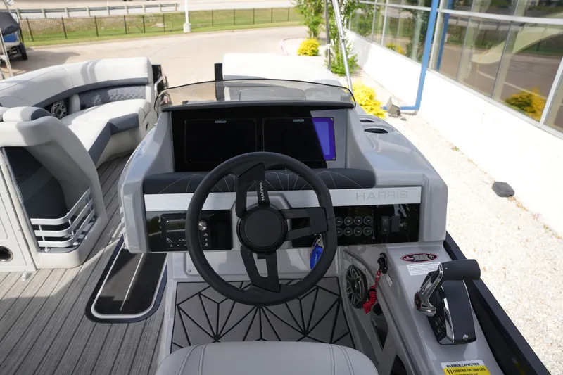 Slide: The Image of Harris Grand Mariner 230 2026 - 26