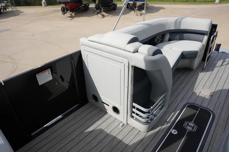 Slide: The Image of Harris Grand Mariner 230 2026 - 27