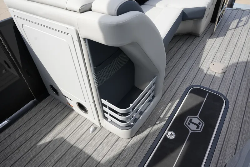 Slide: The Image of Harris Grand Mariner 230 2026 - 29