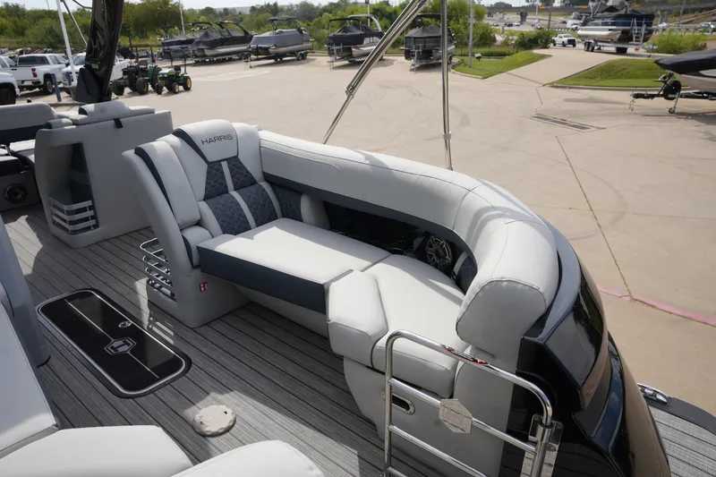 Slide: The Image of Harris Grand Mariner 230 2026 - 33