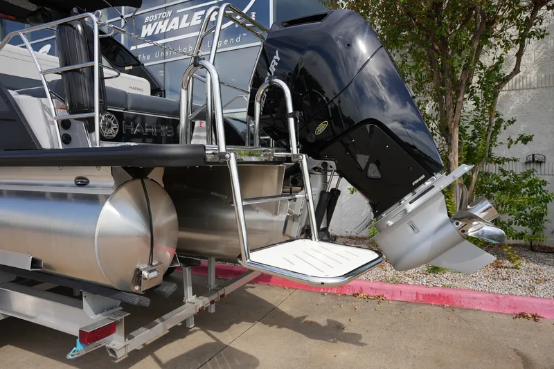 Slide: The Image of Harris Grand Mariner 230 2026 - 5