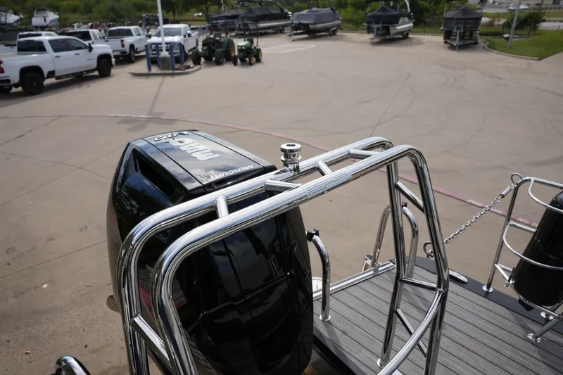 Slide: The Image of Harris Grand Mariner 230 2026 - 9