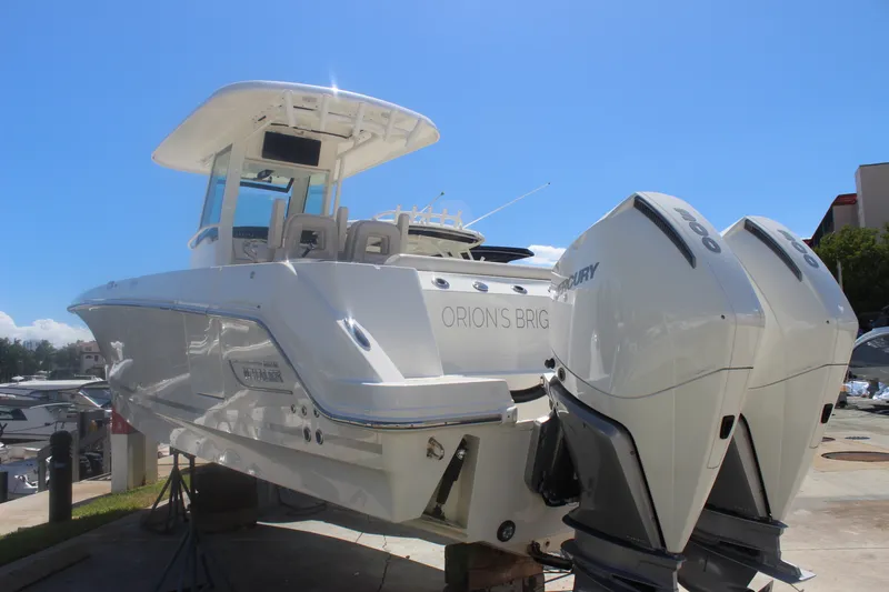 Slide: The Image of Boston Whaler 280 OUTRAGE 2023 - 1