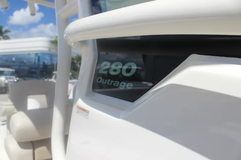 Slide: The Image of Boston Whaler 280 OUTRAGE 2023 - 13