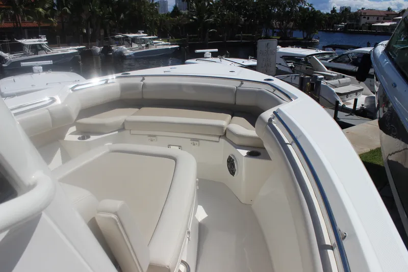 Slide: The Image of Boston Whaler 280 OUTRAGE 2023 - 14