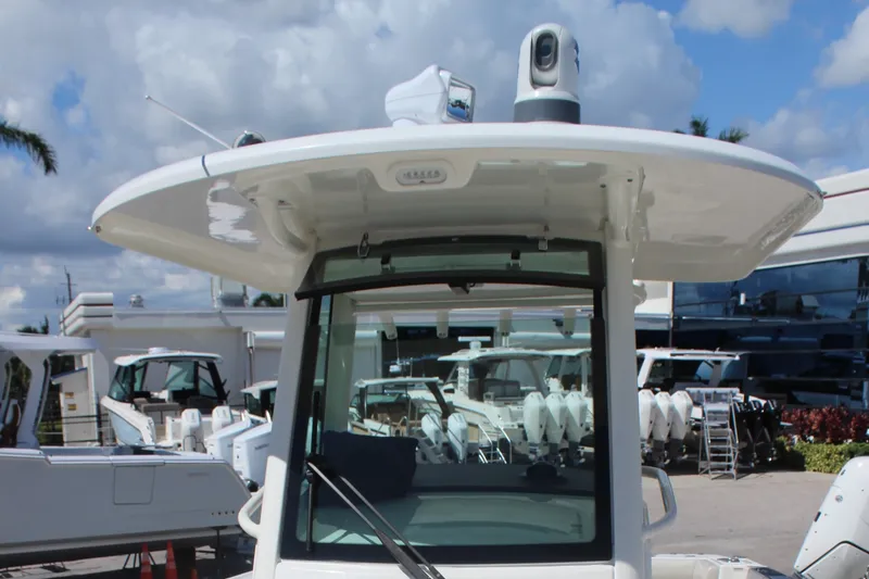Slide: The Image of Boston Whaler 280 OUTRAGE 2023 - 15