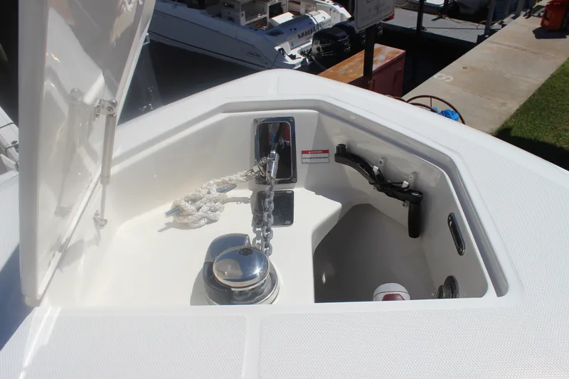 Slide: The Image of Boston Whaler 280 OUTRAGE 2023 - 16