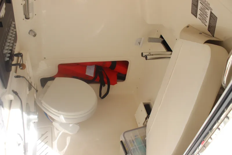 Slide: The Image of Boston Whaler 280 OUTRAGE 2023 - 17