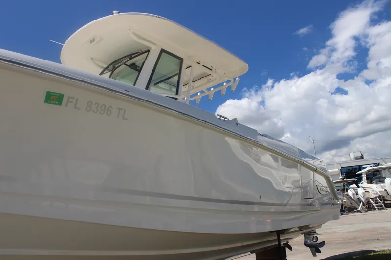Slide: The Image of Boston Whaler 280 OUTRAGE 2023 - 3
