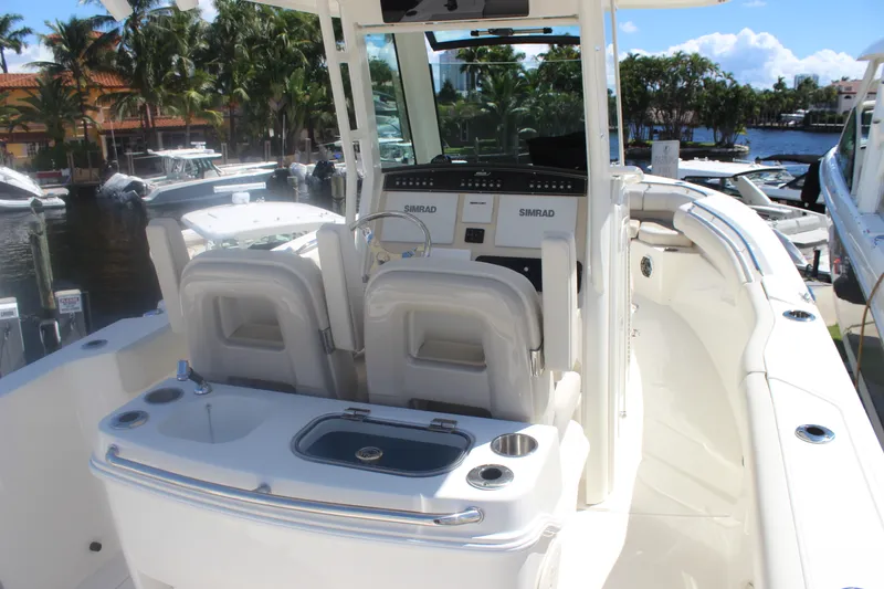 Slide: The Image of Boston Whaler 280 OUTRAGE 2023 - 6