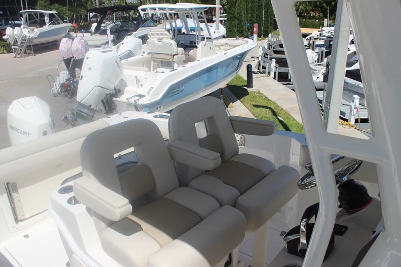 Slide: The Image of Boston Whaler 280 OUTRAGE 2023 - 8