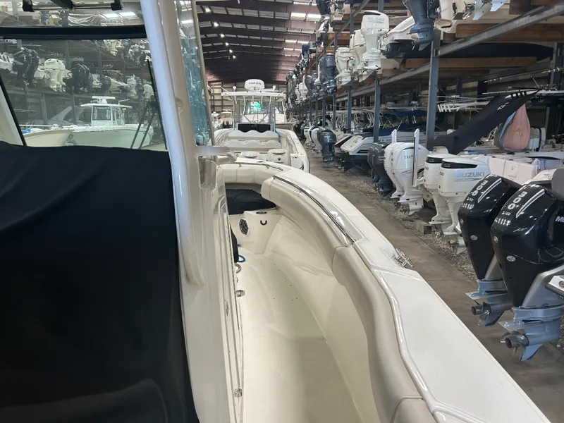 Slide: The Image of Boston Whaler 280 2024 - 11