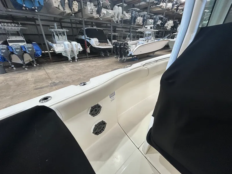 Slide: The Image of Boston Whaler 280 2024 - 15