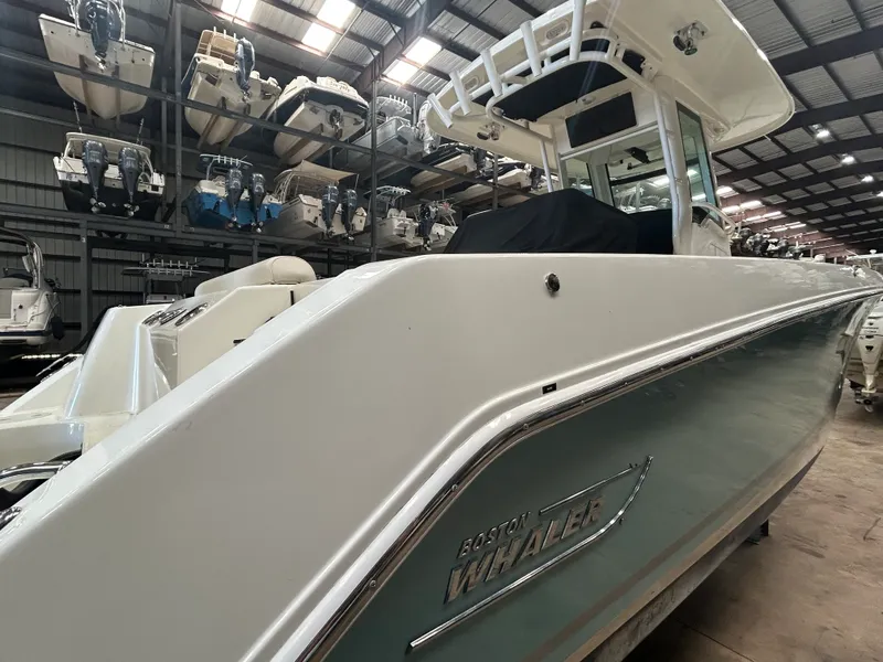 Slide: The Image of Boston Whaler 280 2024 - 8
