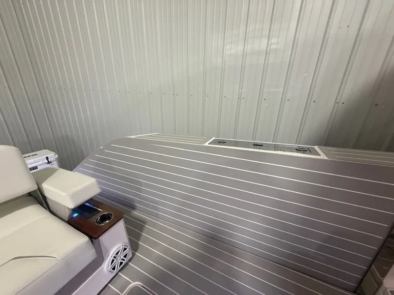 Slide: The Image of Tiara 48 LS 2024 - 42