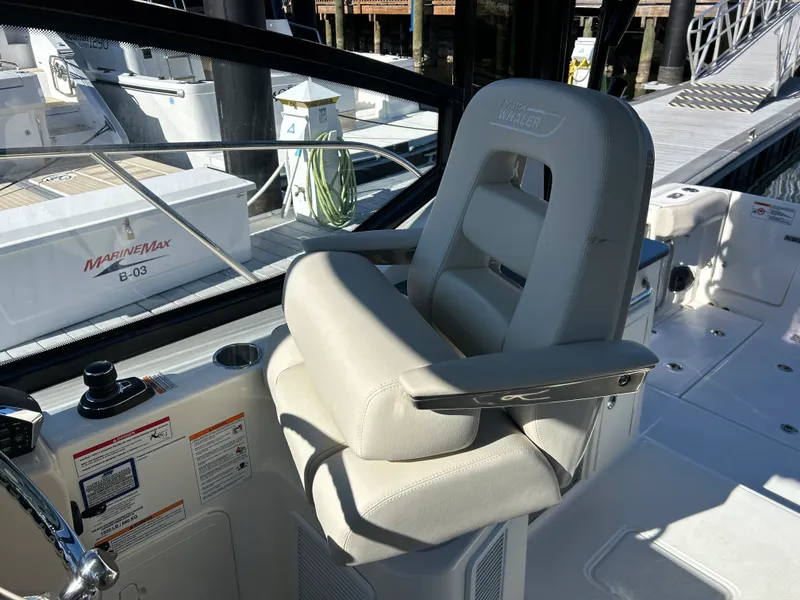 Slide: The Image of Boston Whaler 325 Conquest 2026 - 18