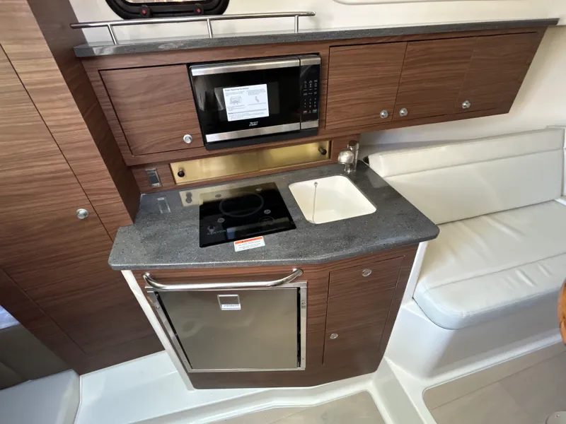 Slide: The Image of Boston Whaler 325 Conquest 2026 - 30