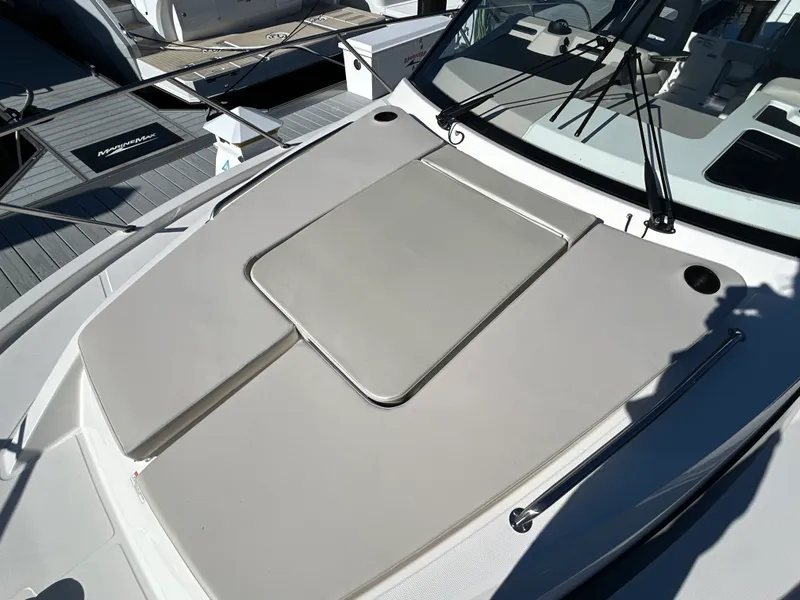 Slide: The Image of Boston Whaler 325 Conquest 2026 - 37