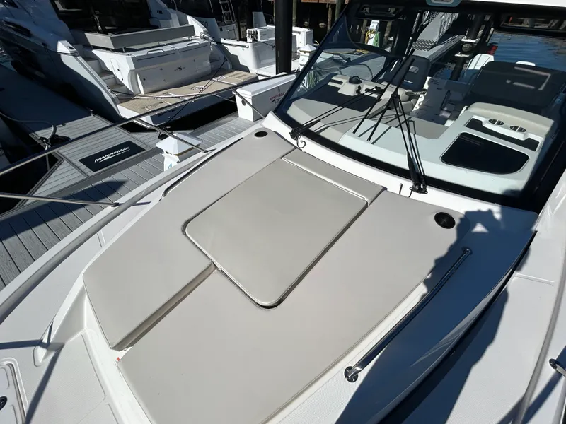 Slide: The Image of Boston Whaler 325 Conquest 2026 - 38