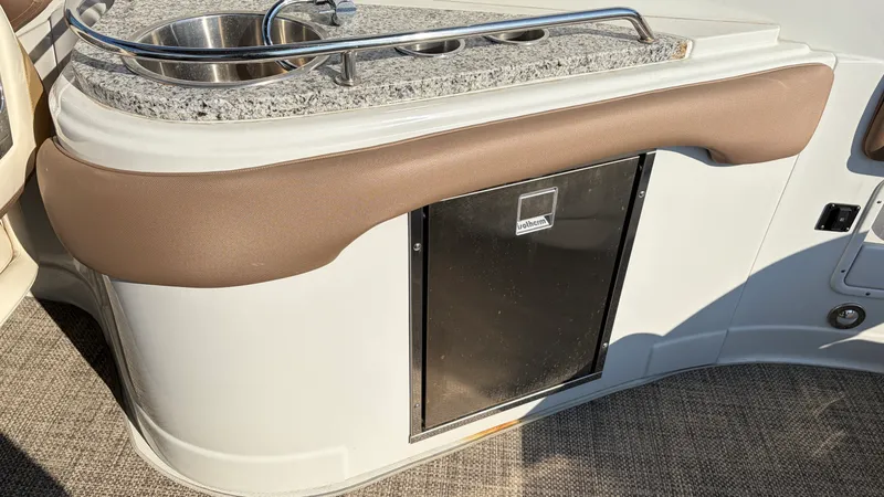 Slide: The Image of Crownline Boats 270 2022 - 24