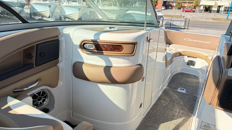 Slide: The Image of Crownline Boats 270 2022 - 32