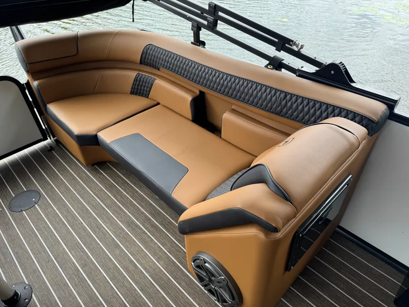 Slide: The Image of Premier 250 SOLARIS SPORT 2025 - 10