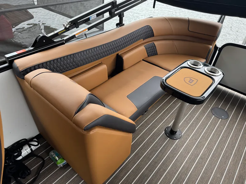 Slide: The Image of Premier 250 SOLARIS SPORT 2025 - 11