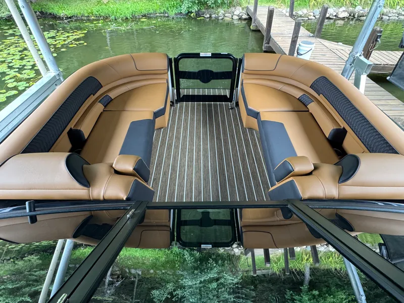 Slide: The Image of Premier 250 SOLARIS SPORT 2025 - 3