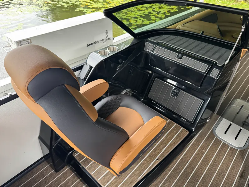 Slide: The Image of Premier 250 SOLARIS SPORT 2025 - 7