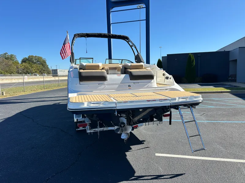 Slide: The Image of Sea Ray SDX 290 2026 - 1