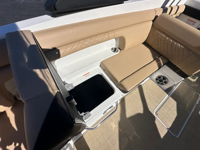 Slide: The Image of Sea Ray SDX 290 2026 - 11