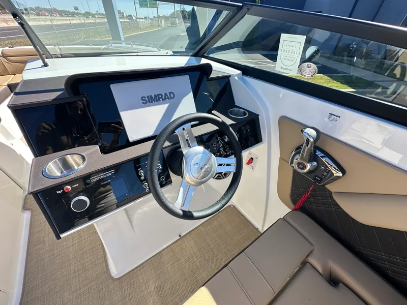 Slide: The Image of Sea Ray SDX 290 2026 - 18