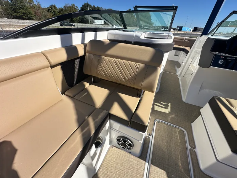 Slide: The Image of Sea Ray SDX 290 2026 - 21