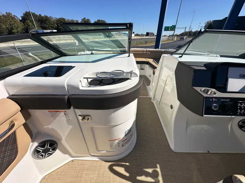 Slide: The Image of Sea Ray SDX 290 2026 - 22