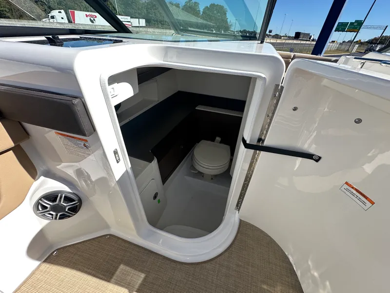 Slide: The Image of Sea Ray SDX 290 2026 - 23