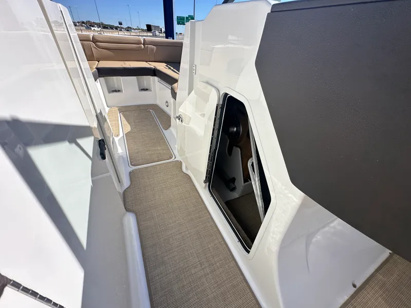 Slide: The Image of Sea Ray SDX 290 2026 - 24