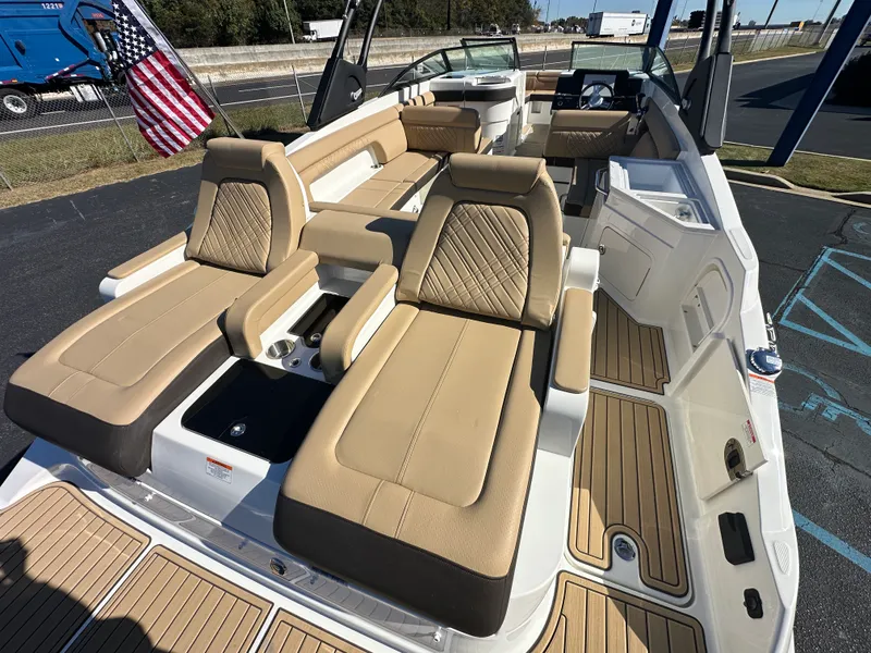 Slide: The Image of Sea Ray SDX 290 2026 - 5