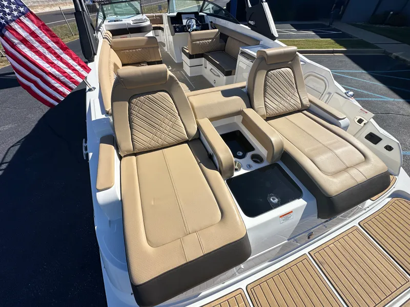 Slide: The Image of Sea Ray SDX 290 2026 - 6