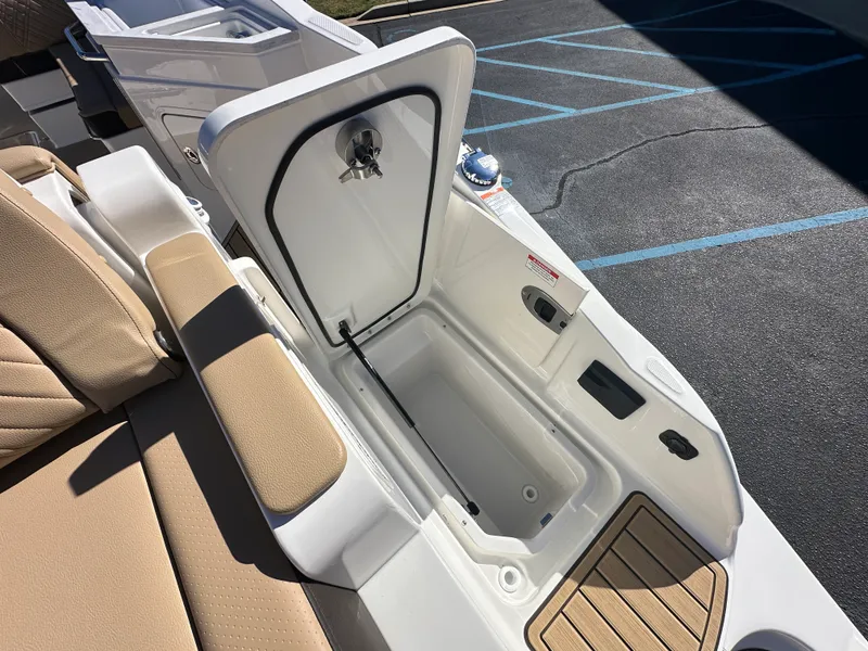 Slide: The Image of Sea Ray SDX 290 2026 - 8