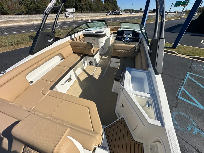 Slide: The Image of Sea Ray SDX 290 2026 - 9