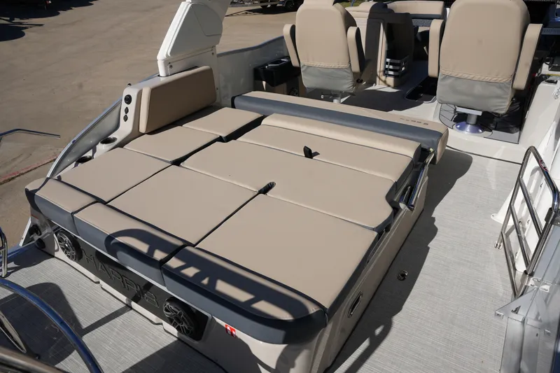 Slide: The Image of Harris 230 Grand Mariner 2026 - 14