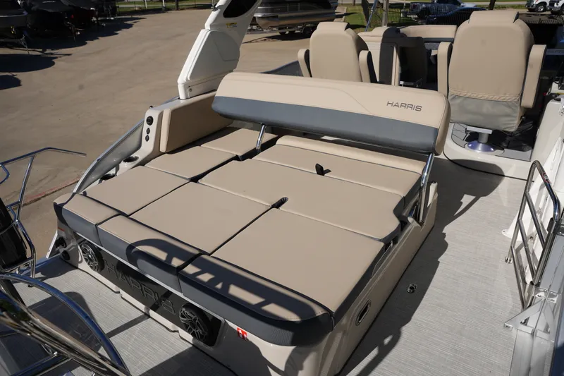 Slide: The Image of Harris 230 Grand Mariner 2026 - 15