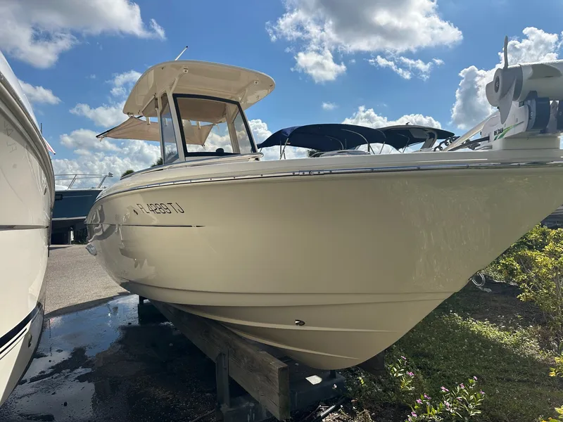 Slide: The Image of Scout 240 XSF 2023 - 10