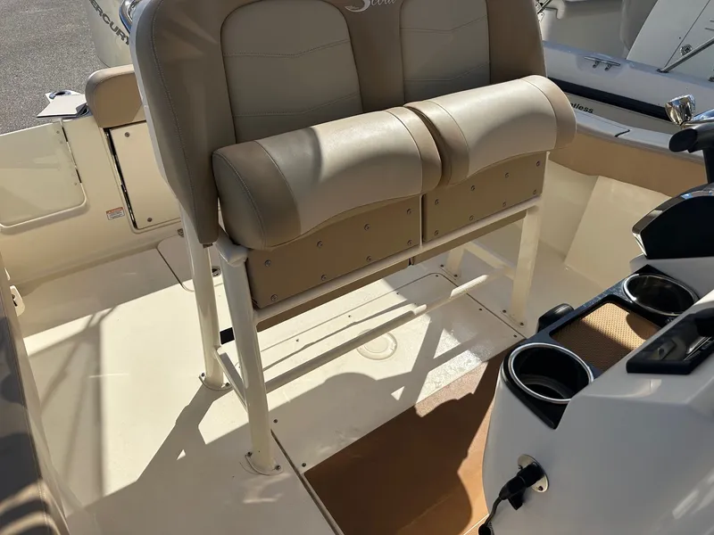 Slide: The Image of Scout 240 XSF 2023 - 18